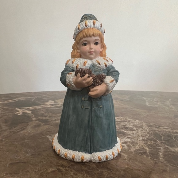 Maud Humphrey Bogart Winter Days Figurine - Picture 1 of 10